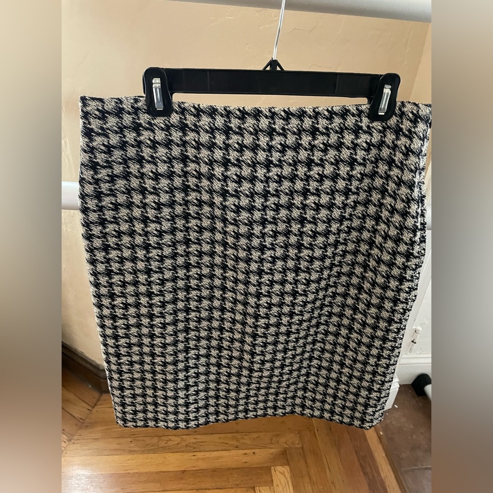 New, Never worn, MM Lafleur Noho style houndstooth pencil skirt